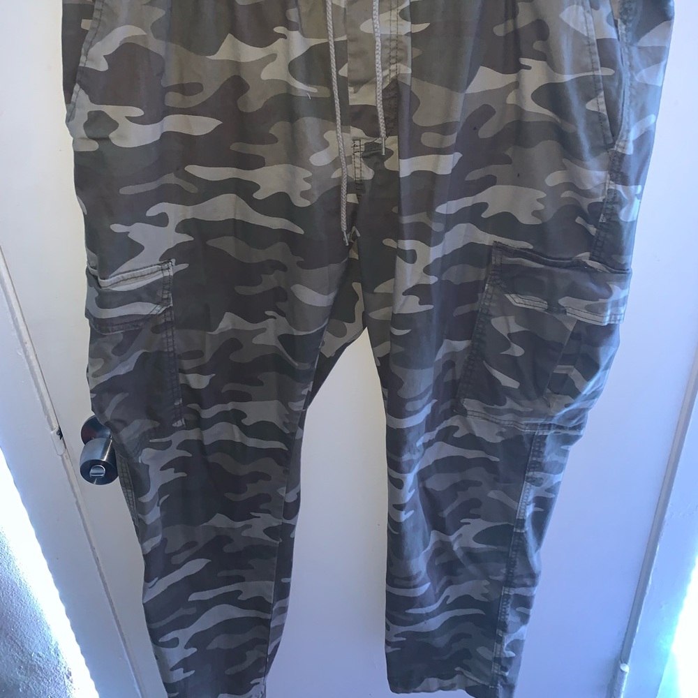 1 camo 1 black pair of stretch cargo pants